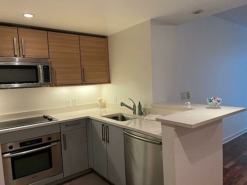 5th image of 555 4th St Unit 549