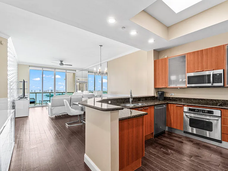 2650 Lake Shore Dr #2403 — Photo 2
