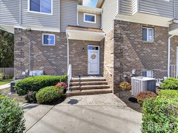 55 Marina View Dr, Sewaren, NJ 07077