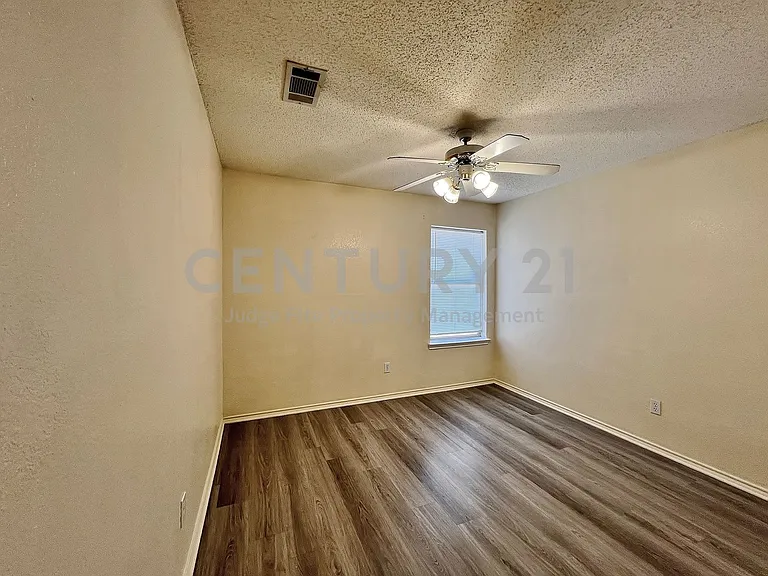 609 Blueberry Hill Ln — Photo 15