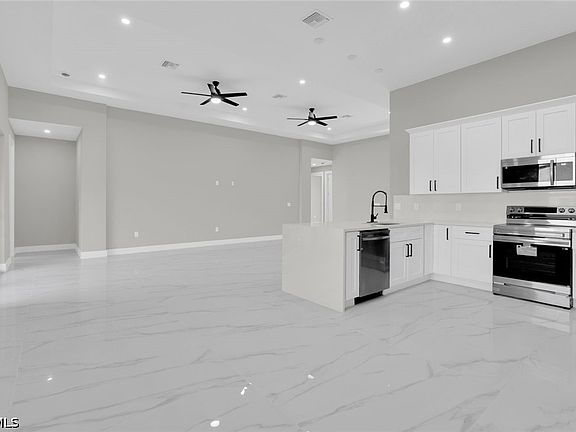 5th image of 1112 Summa Blvd