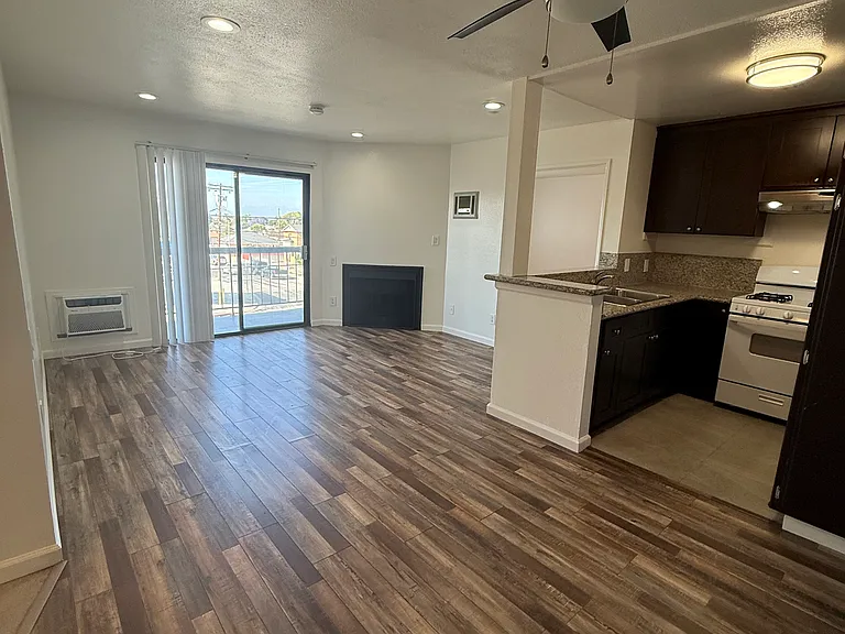 1600 W Carson St #212 — Photo 7