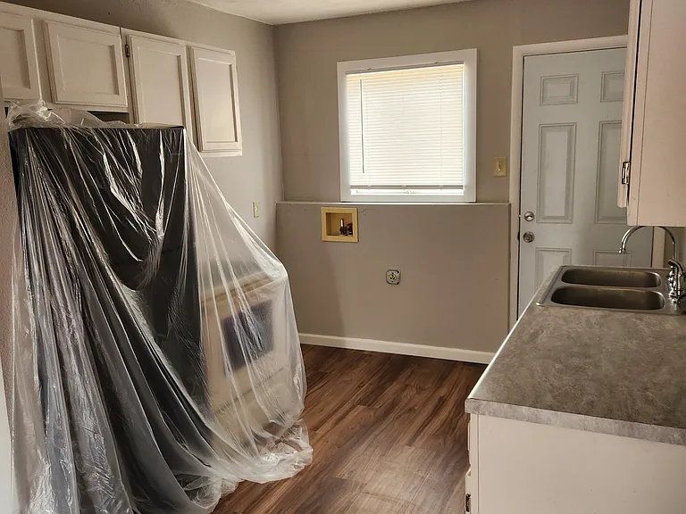 Sierra St — Photo 6