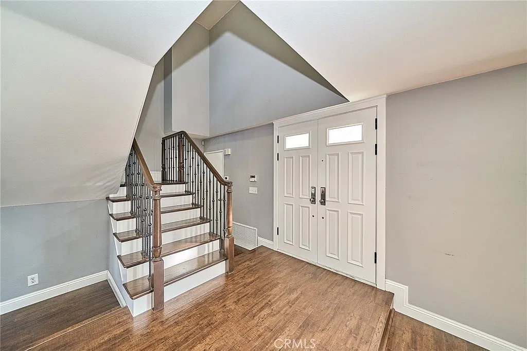 5 bed, 2.5 bath, 2400 sqft, $5,900 — Photo 4