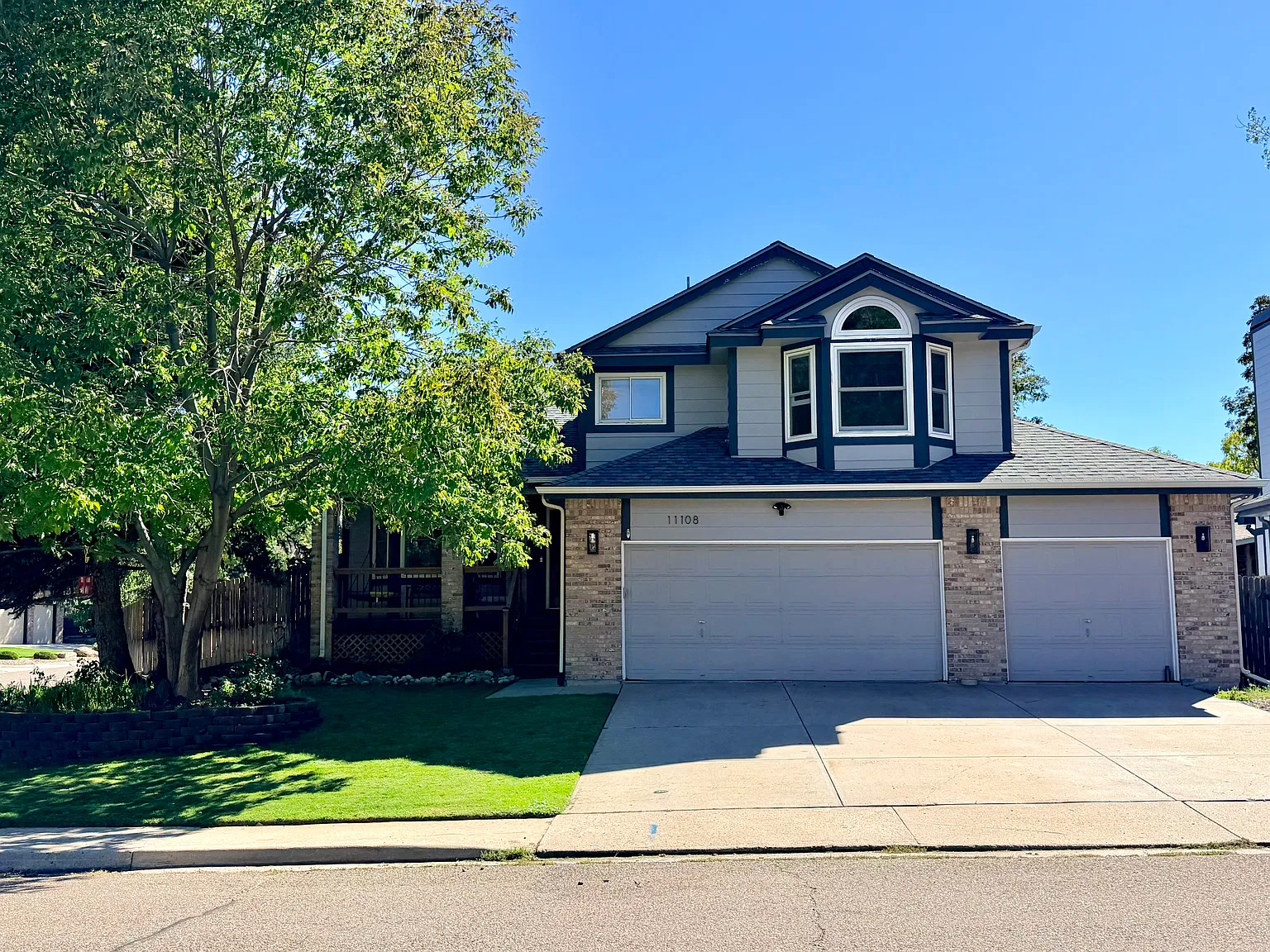 5 bed, 2540 sqft, $4,200 — Photo 2