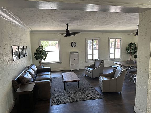 Molino Del Mar Apartments lobby sitting area.