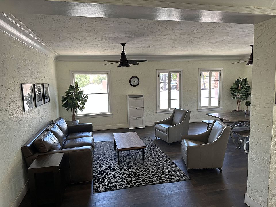 Molino Del Mar Apartments lobby sitting area.
