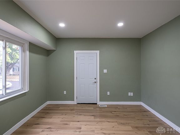 2nd image of 4262 Farnham Ave