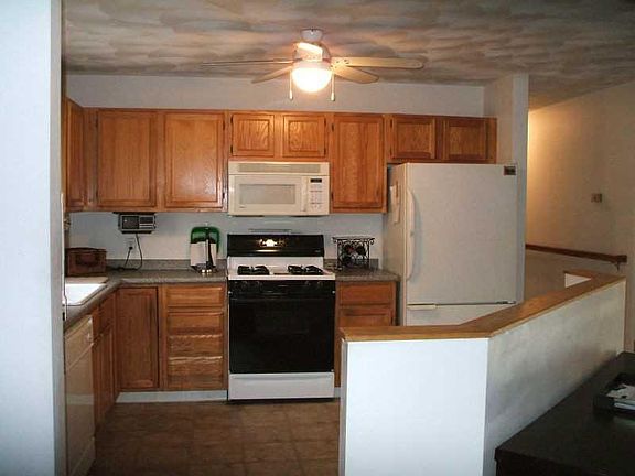 3rd image of 131 Erin Dr