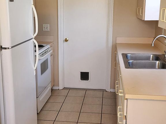 5th image of 325 Montego Ct SE