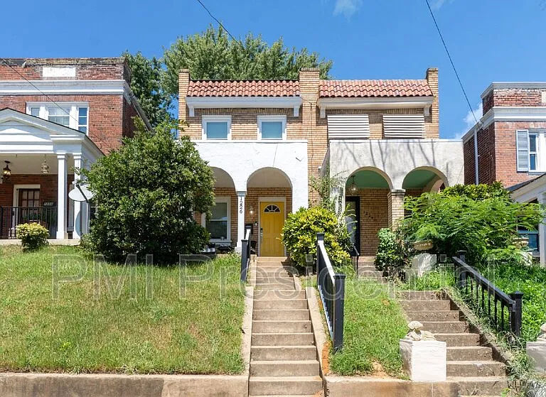 1226 Wallace St — Photo 1