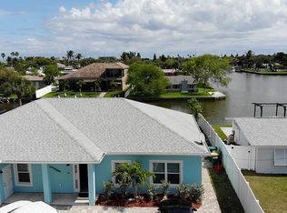 127 Deleon Rd, Cocoa Beach, FL 32931