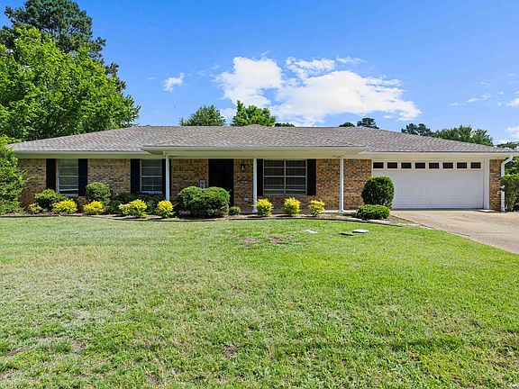 2nd image of 907 Robin Ln