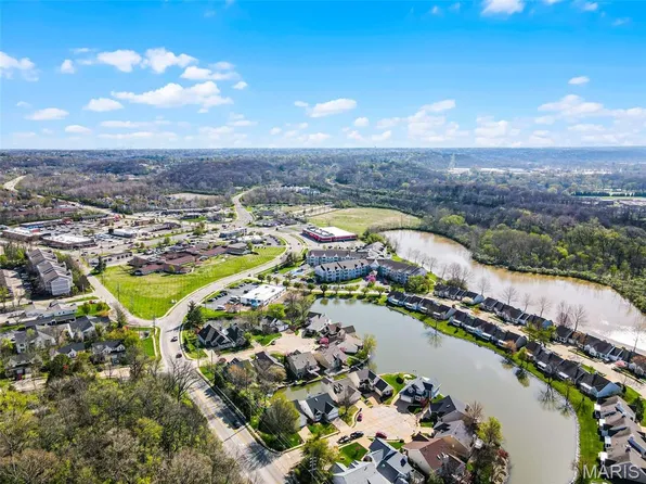 3317 Lower Lakes Estates Dr, Valley Park, MO 63088