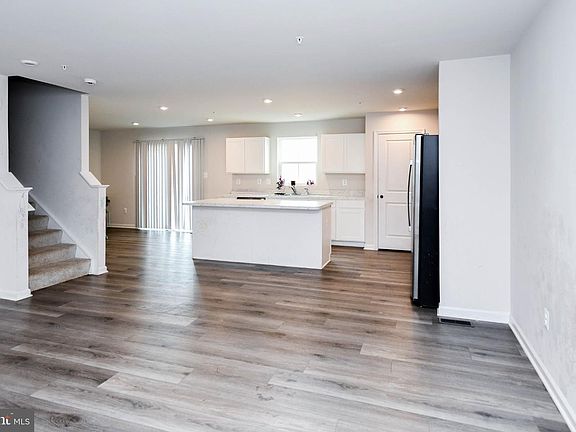 5th image of 90 Charlotte St