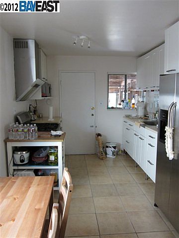 2nd image of 938 Kearney St