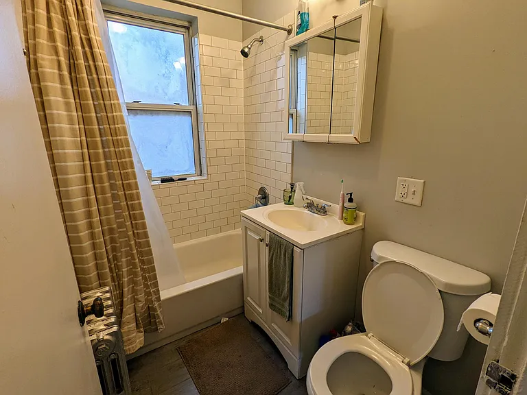 1944 N Spaulding Ave #2B — Photo 12