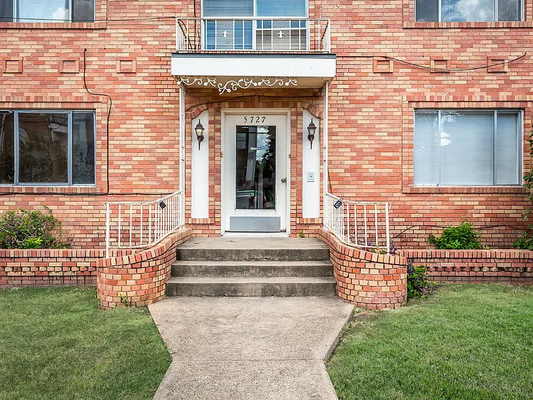 5727 McCommas Blvd — Photo 2