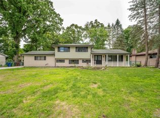 6742 Canterbury Ct, Shelby Township, MI 48316