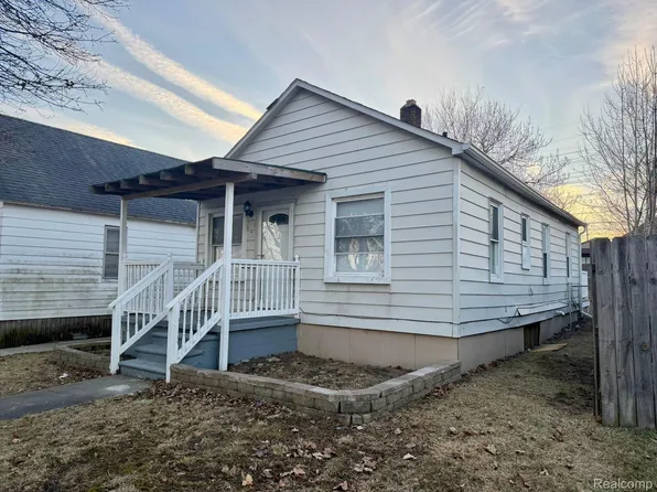 2396 Superior St, Trenton, MI 48183
