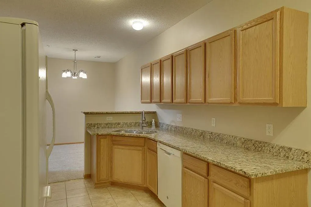 3 bed, 1481 sqft, $2,000 — Photo 3