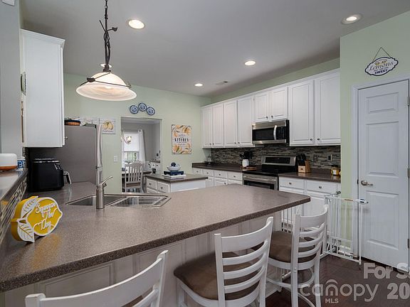 3rd image of 156 Foggy Meadow Dr