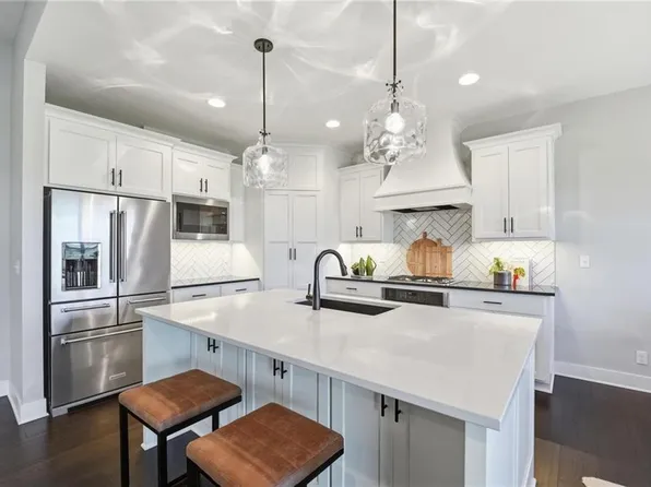 17404 Richards St, Overland Park, KS 66221