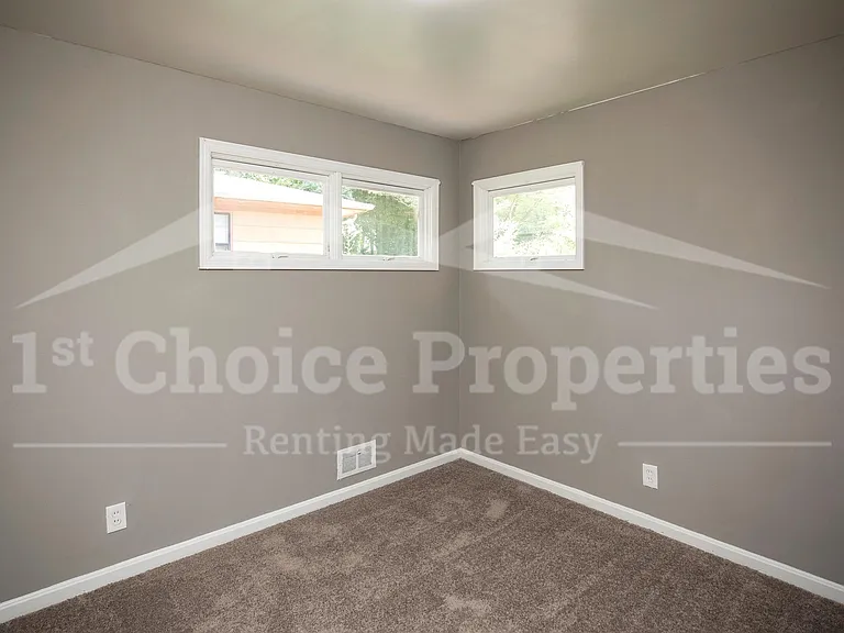 656 Kenwood Dr — Photo 18