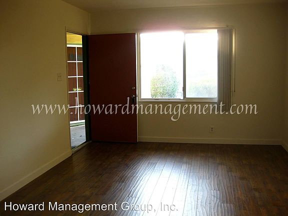 3rd image of 1924 Cloverfield Blvd APT 10