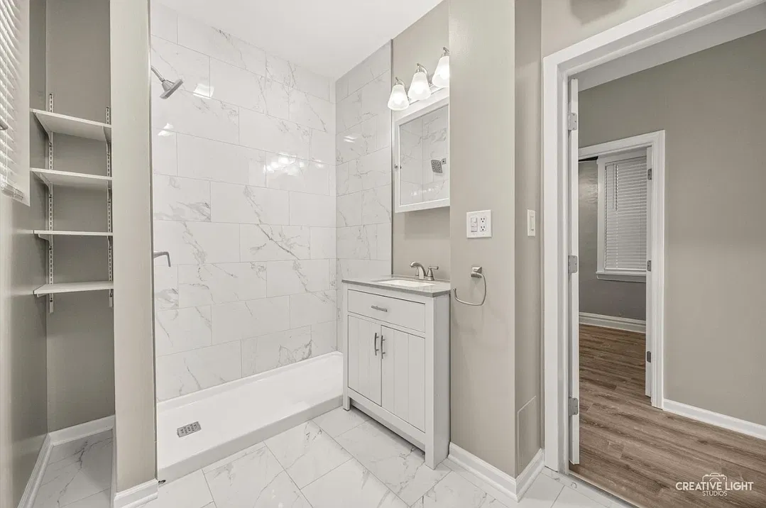 2 bed, 1040 sqft, $1,700 — Photo 2
