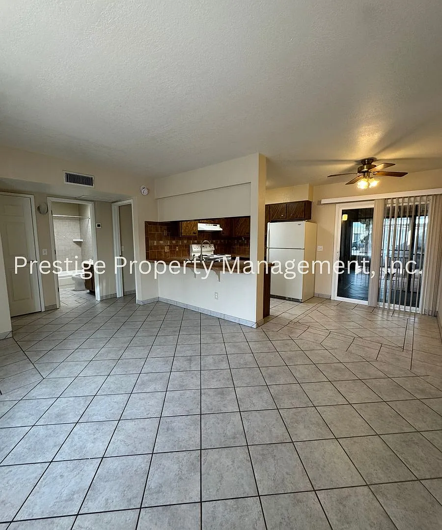 Cozy Townhouse with Bike trails, Screened in Porch and More! — Photo 3