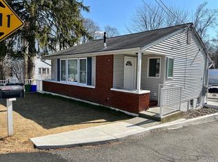 32 Tomkins Ave, Stony Pt, NY 10980