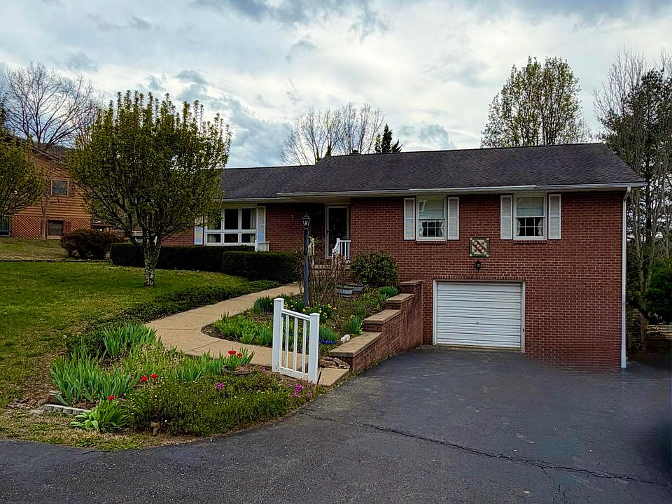 1st image of 221 Sherry May St