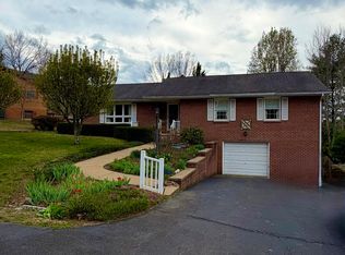 221 Sherry May St, Covington, VA 24426
