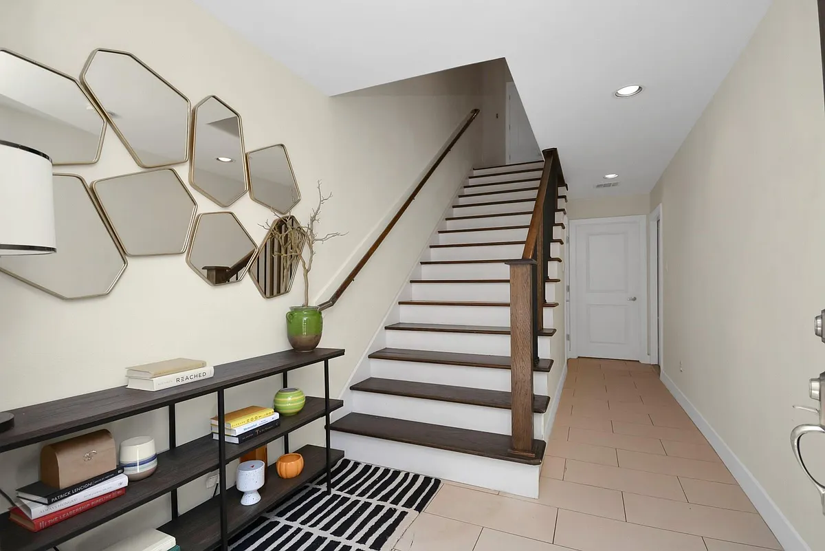 Building Photo - 4608 Nett St #D