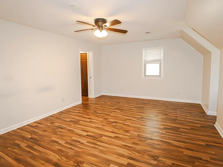 809 Houndslake Dr — Photo 35