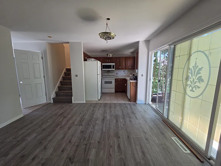 740 Village Cir — Photo 2