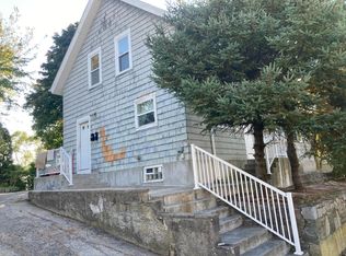 40 Lucas St FLOOR 2, Pawtucket, RI 02860