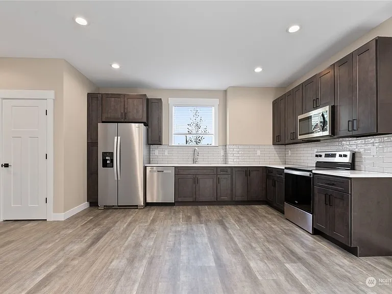 2217 Dejong Dr — Photo 16