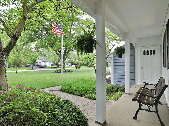 4th image of 2220 Castle Crest Dr