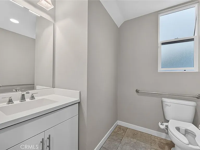 821 Brickyard Ln — Photo 9