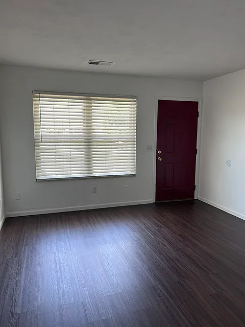 2 bed, 900 sqft, $1,050 — Photo 2