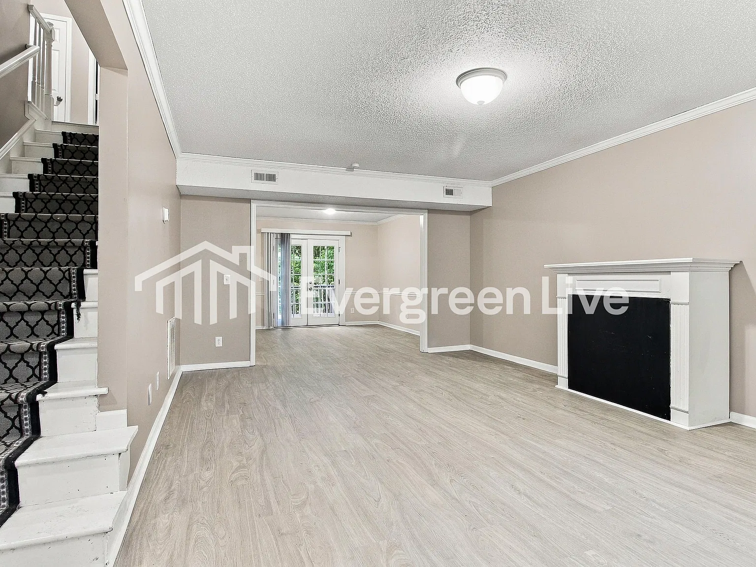 4 bed, 3.0 bath, 2200 sqft, $1,995 — Photo 2