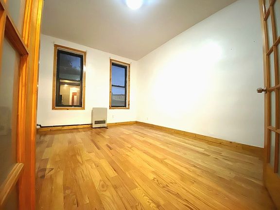3rd image of 420 Melrose St #2RR