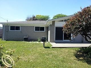 3rd image of 32552 Lancaster Dr