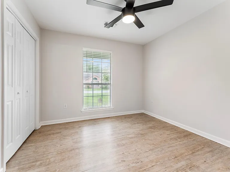 14223 Parkview Dr — Photo 12