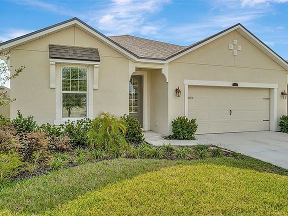3rd image of 11557R Cedar Valley Dr