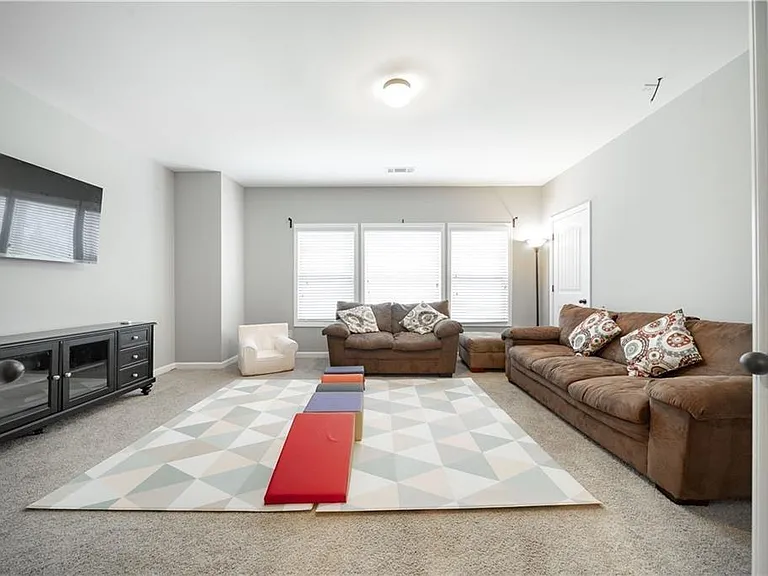 7740 Stratford Ln — Photo 20