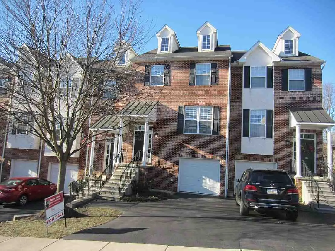 2 bed, 2.5 bath, 2260 sqft, $3,400 — Photo 1
