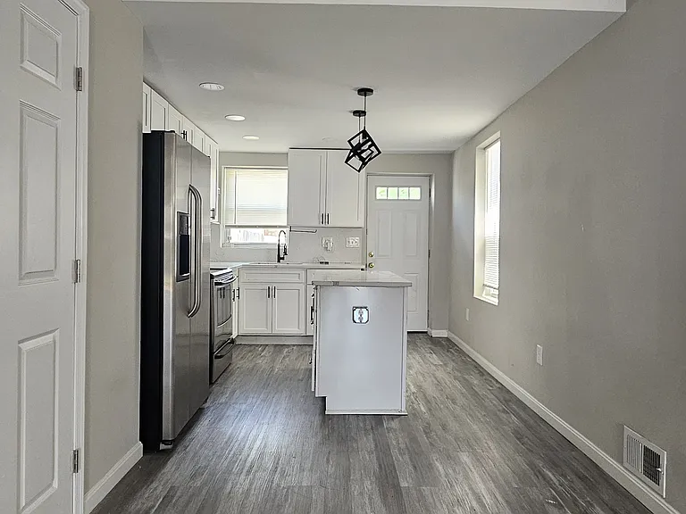2536 Mosher St — Photo 3